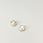 uhani luminous pearl Signe
